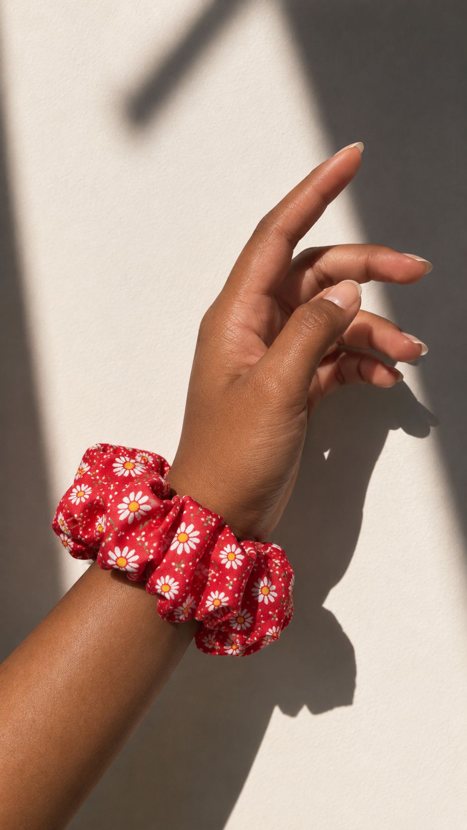 Scrunchie Red Daisies (Mediano)